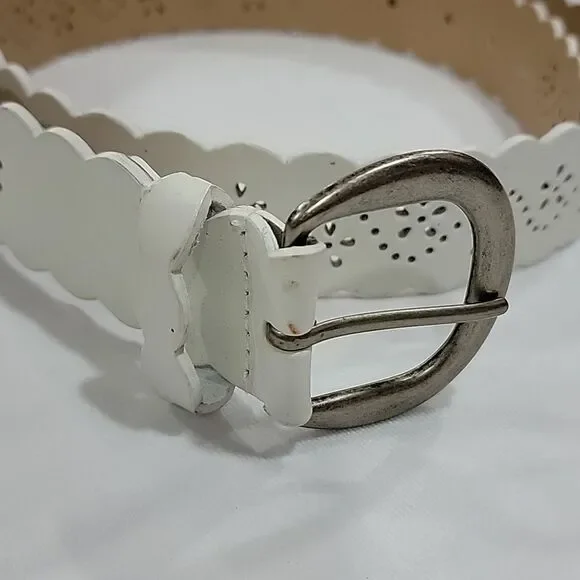 🖤5/$20🖤 White belt.. - Picture 2 of 8